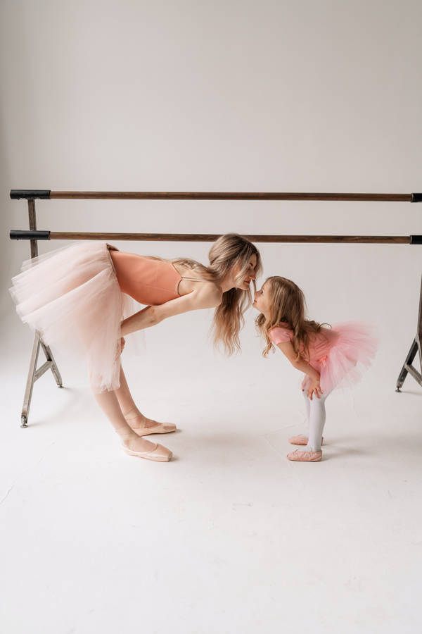 Ballerina Mother And Daughter Wallpaper