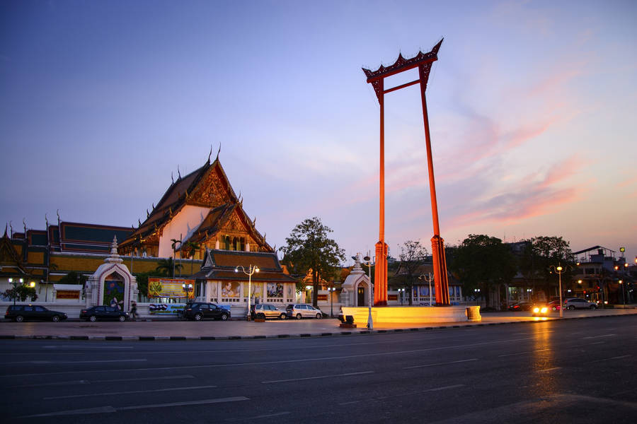 Bangkok's Giant Swing Low-angle Photography Wallpaper