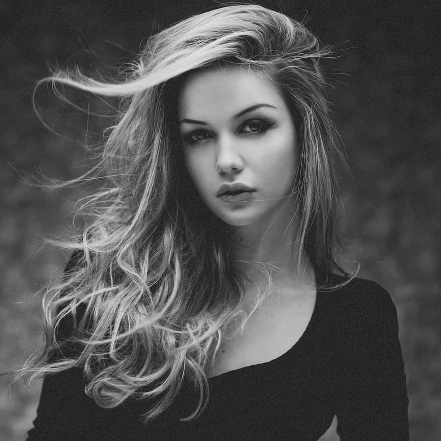 Barbie-like White Lady Wallpaper
