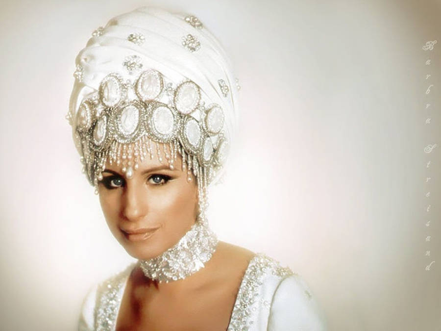 Barbra Streisand As Daisy Gamble In 1970 Musical Wallpaper