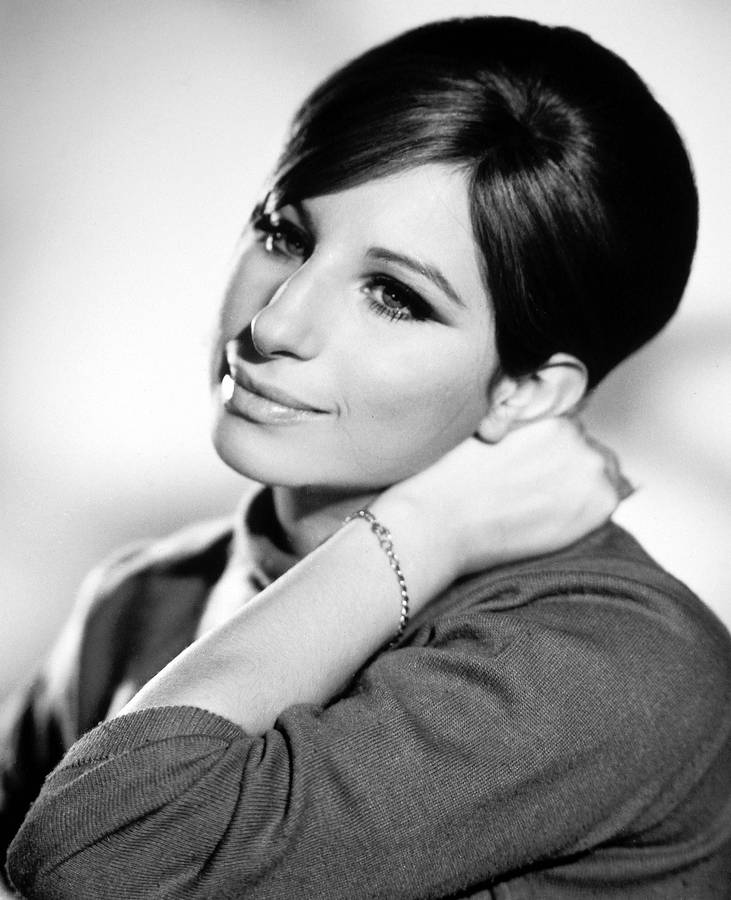 Barbra Streisand As Fanny Brice For Funny Girl Wallpaper