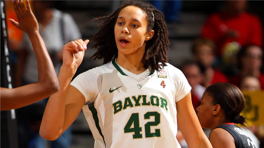 Basketball Star Brittney Griner In Baylor Jersey Wallpaper