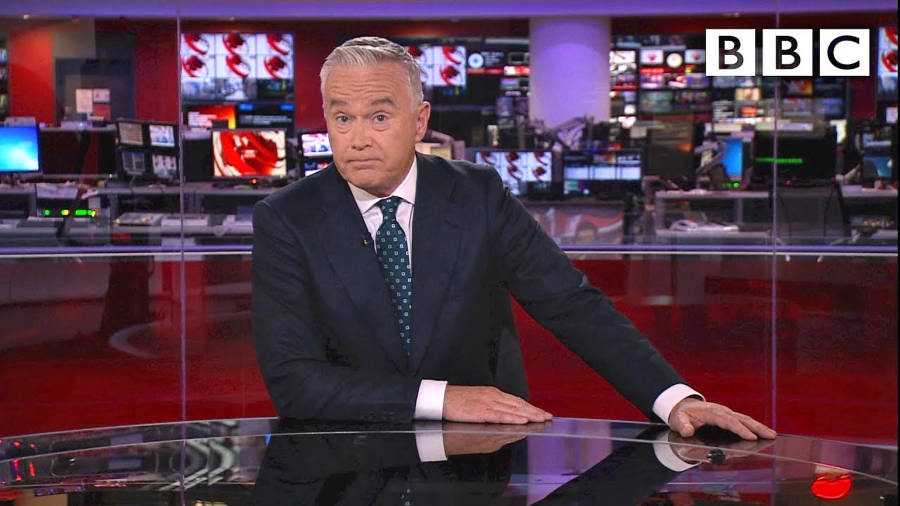 Bbc News Anchor Huw Edwards On Air Wallpaper