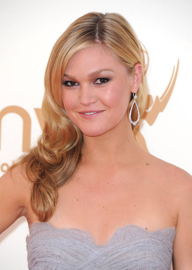 Beautiful Actress Julia Stiles Wallpaper