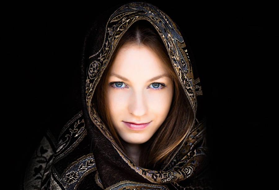 Beautiful Face Shawl Scarf Wallpaper