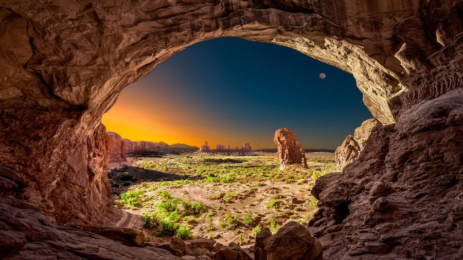 Beautiful Frame At Arches National Park Wallpaper