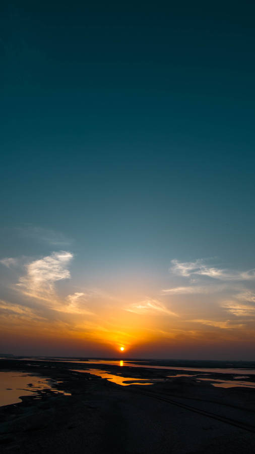 Beautiful Iphone Sunrise Over Beach Wallpaper