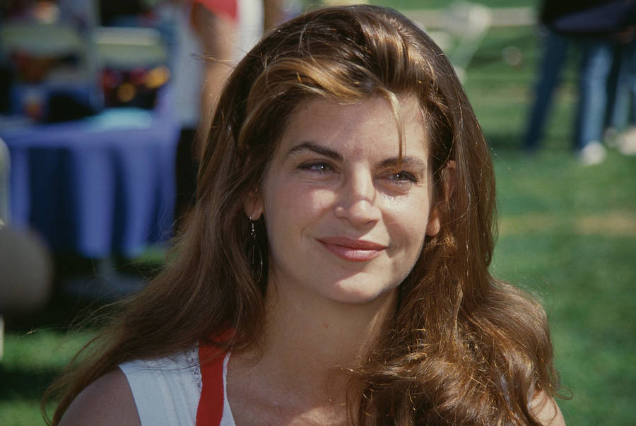 Beautiful Kirstie Alley At Softball Game In California Wallpaper