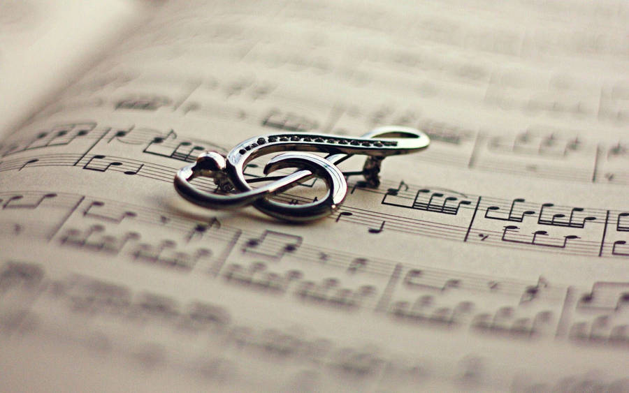 Beautiful Music Musical Note Pendant Wallpaper