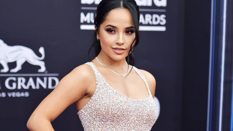 Becky G Shining At The 2019 Billboard Music Awards Wallpaper