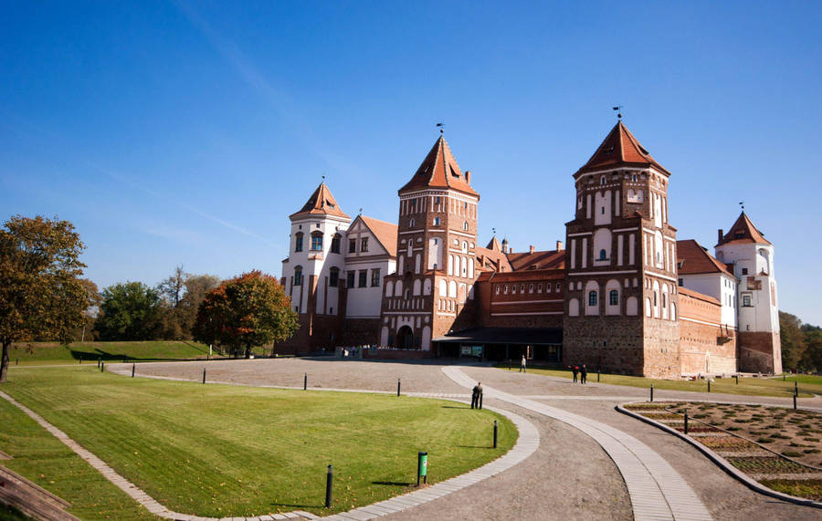 Belarus Castle Driveway Wallpaper