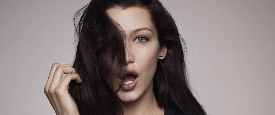 Bella Hadid American Fashion Supermodel Wallpaper