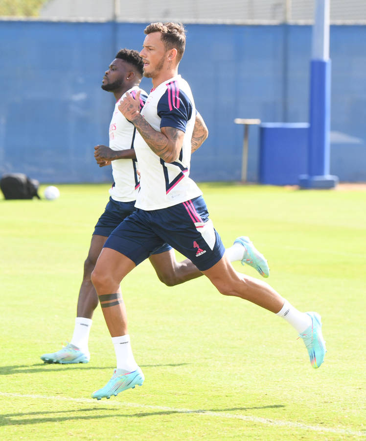 Ben White Running During Training Wallpaper