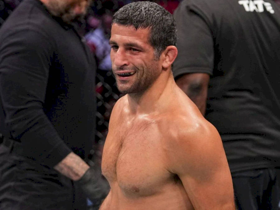 Beneil Dariush Smiling Wallpaper