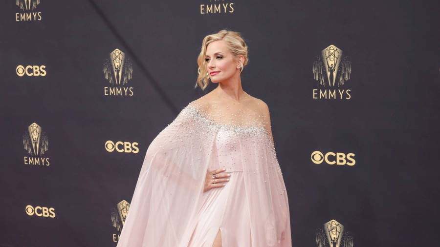 Beth Behrs At 73rd Emmy Awards Wallpaper