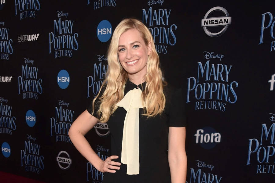 Beth Behrs Dazzles At Mary Poppins Returns Wallpaper
