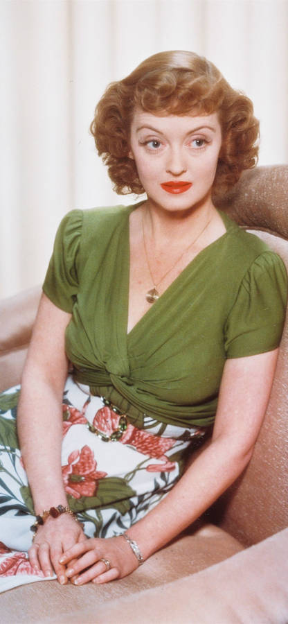 Bette Davis In Floral Skirt Wallpaper