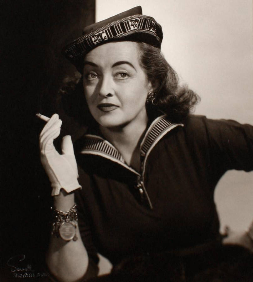 Bette Davis Wearing Gloves Wallpaper