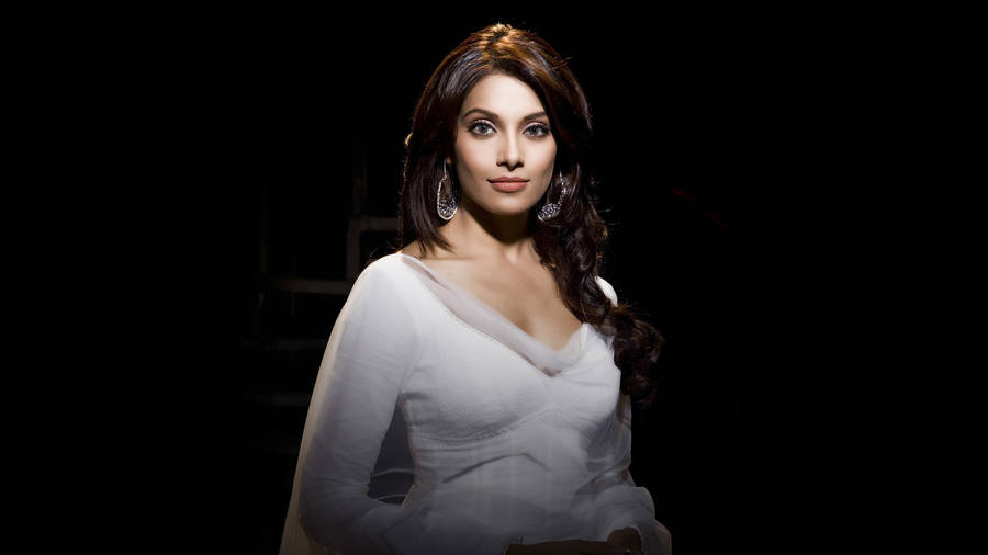 Bipasha Basu Alone Wallpaper