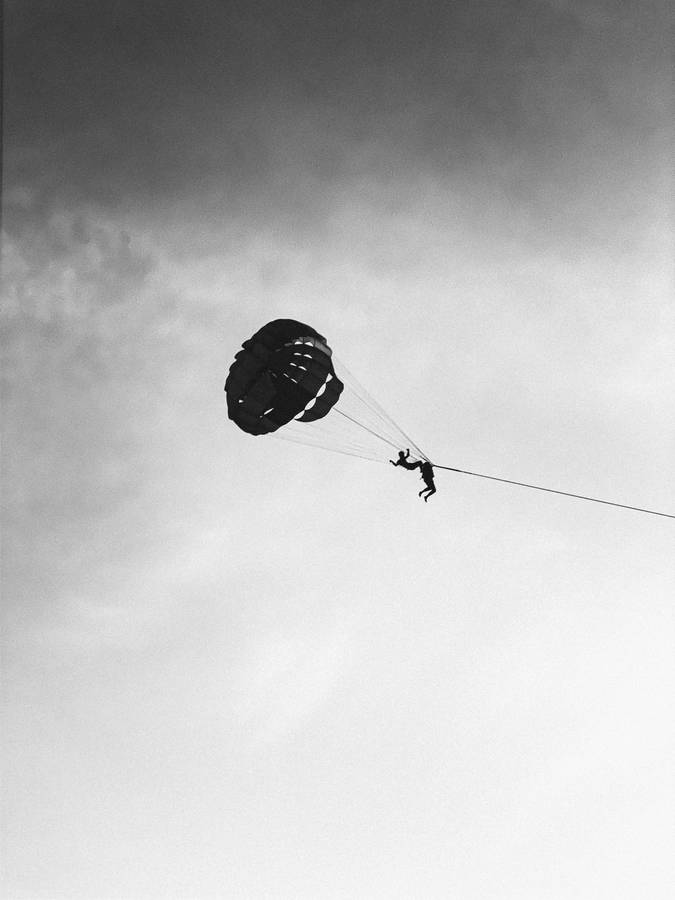 Black And White Parasailing Wallpaper