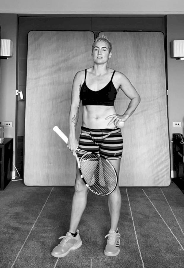 Black And White Portrait Of Bethanie Mattek-sands Wallpaper