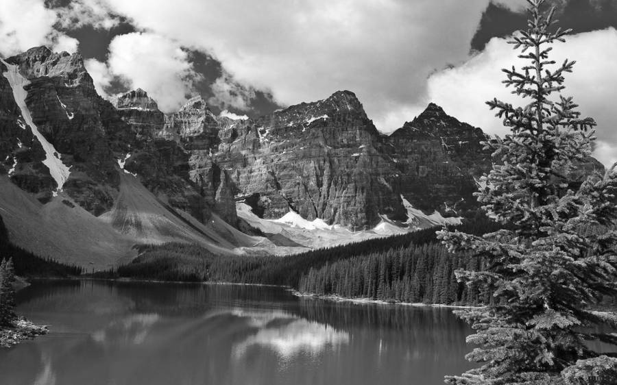 Black And White Rocky Mountain Wallpaper