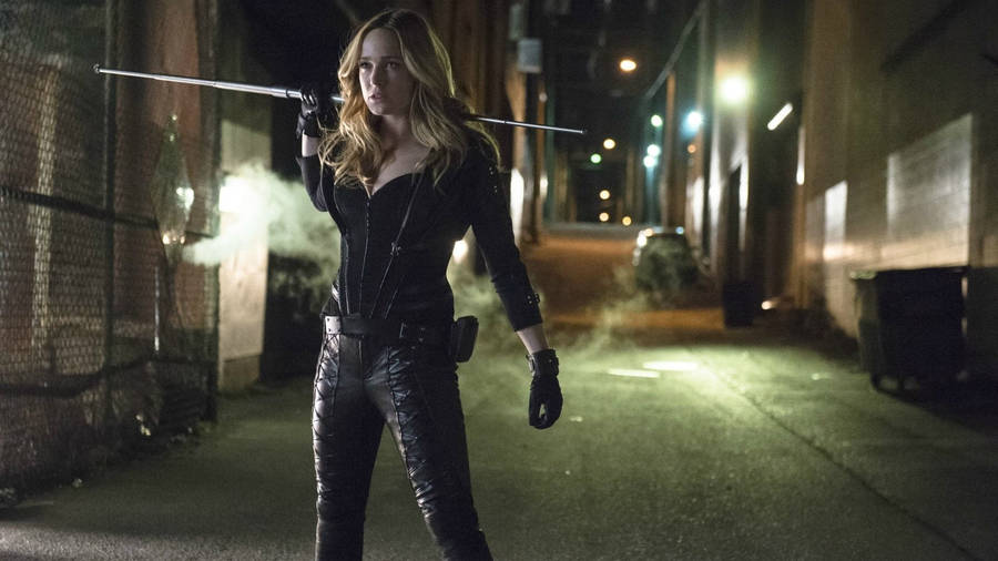 Black Canary Exhibiting Combat Skills With Silver Pole Wallpaper