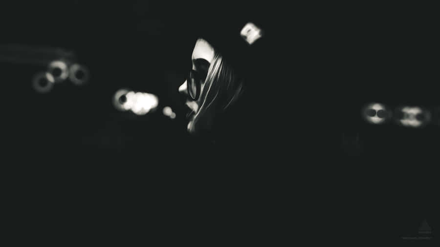 Black Gangster Lady Walking At Night Wallpaper