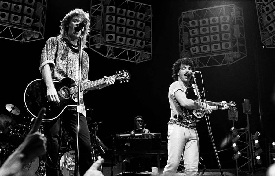 Black White Daryl Hall John Oates Live Performance Wallpaper