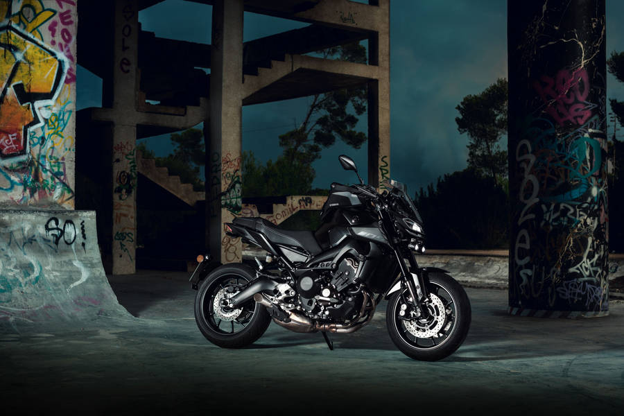 Black Yamaha Mt 15 Under A Bridge Wallpaper