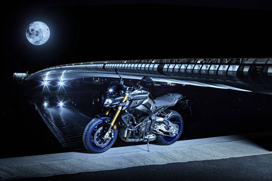 Black Yamaha Mt 15 Under The Moon Wallpaper