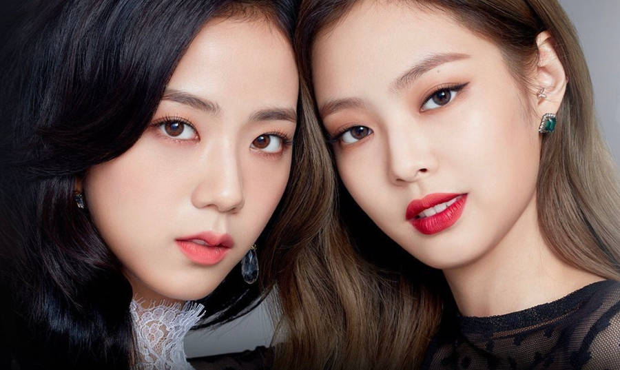 Blackpink Jennie Jisoo Cute Close-up Wallpaper