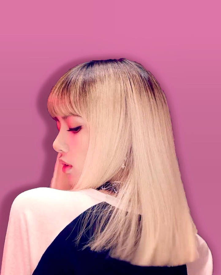 Blackpink Lisa Showcasing Her Charismatic Stage Presence. Wallpaper