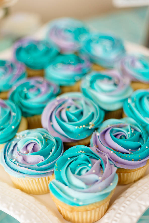 Blue And Purple Rose Cupcake Wallpaper