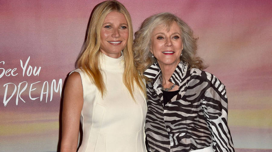 Blythe Danner Wearing Stripe Wallpaper