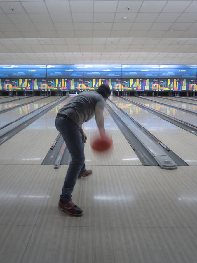 Bowling Motion Photo Wallpaper