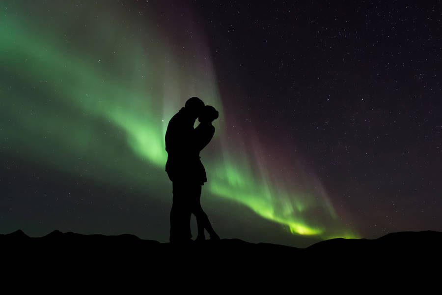 Boyfriend And Girlfriend Northern Lights Wallpaper