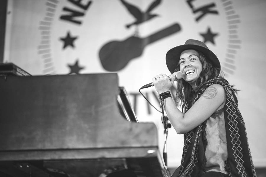 Brandi Carlile Piano Performance Wallpaper