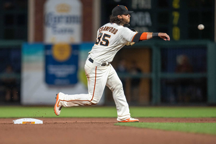 Brandon Crawford Throwing Ball While Running Wallpaper