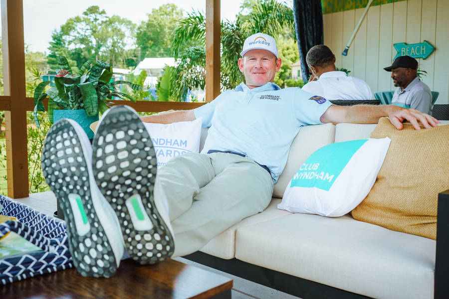 Brandt Snedeker Feet On Table Wallpaper