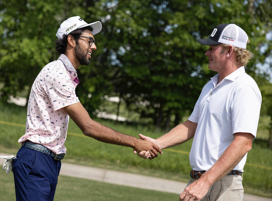 Brandt Snedeker Handshake With Opponent Wallpaper