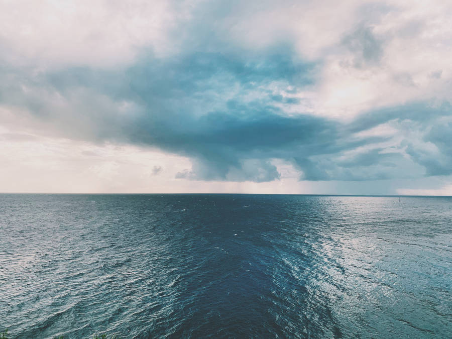 Breathtaking Ocean Horizon In Antigua And Barbuda Wallpaper