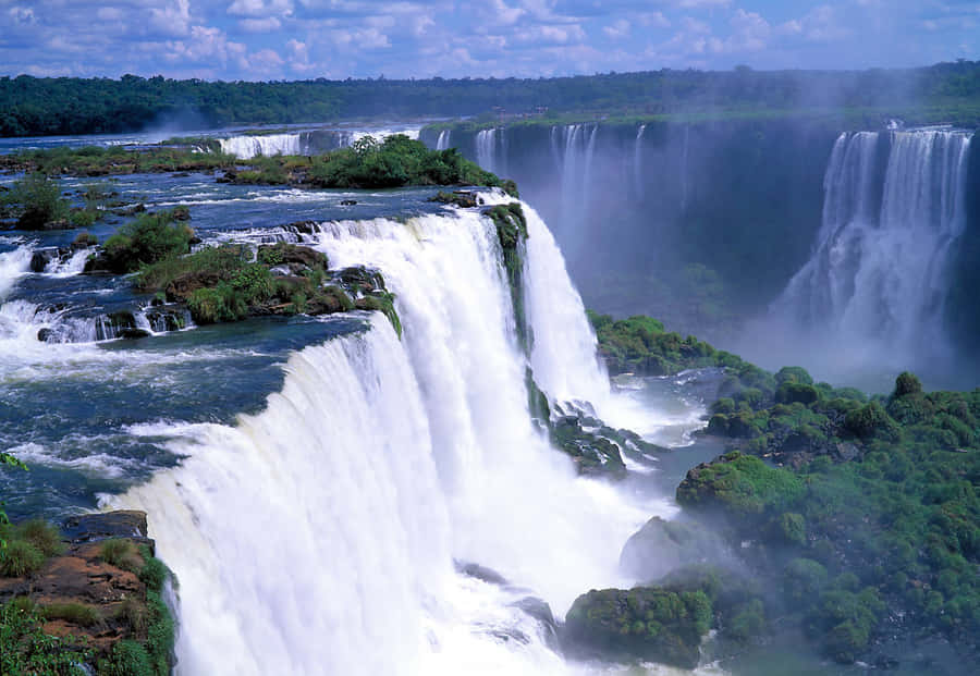 Breathtaking View Of Iguazu Falls Wallpaper