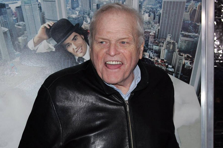 Brian Dennehy In Black Jacket City Background Wallpaper