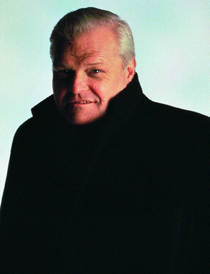 Brian Dennehy In Black Trenchcoat Wallpaper