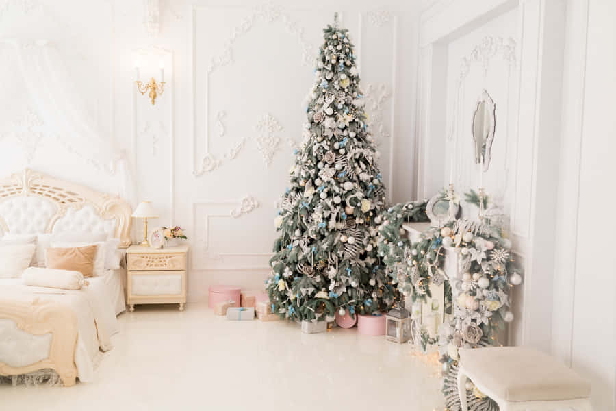 Bring A Festive Touch Of Christmas Cheer With This Festive Aesthetic Christmas Tree Wallpaper