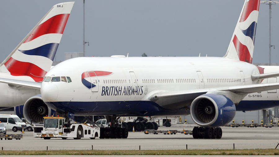 British Airways G Stbg Boeing 777 On Runway Wallpaper