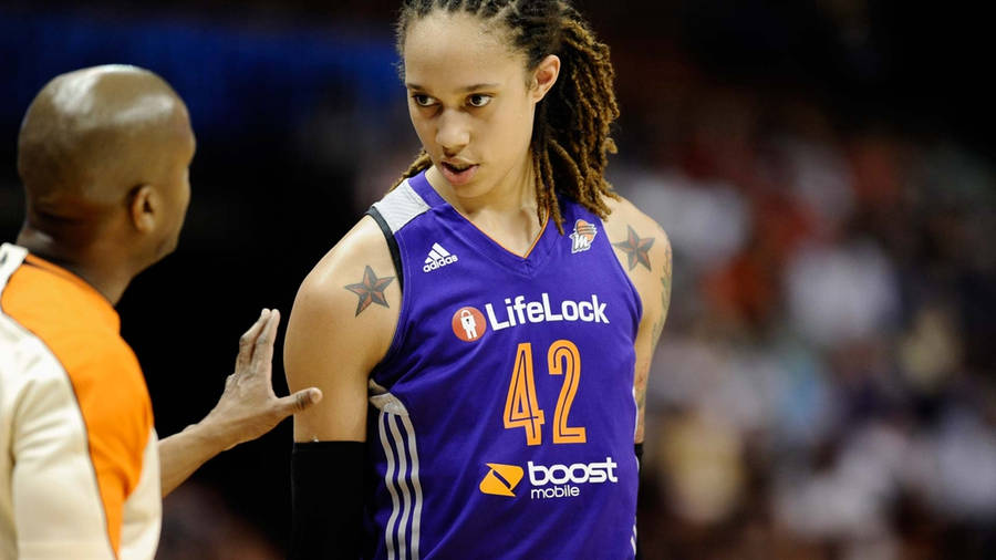 Brittney Griner Talking To Referee Wallpaper