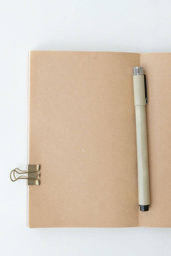 Brown Blank Page & Ballpapen Wallpaper