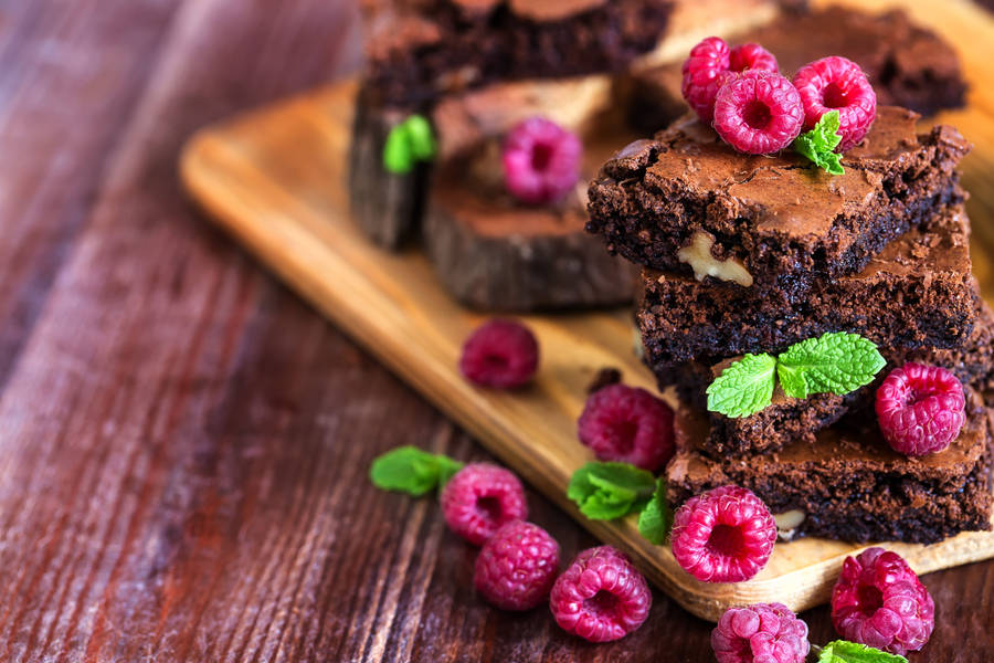 Brownies With Raspberries And Mint Wallpaper